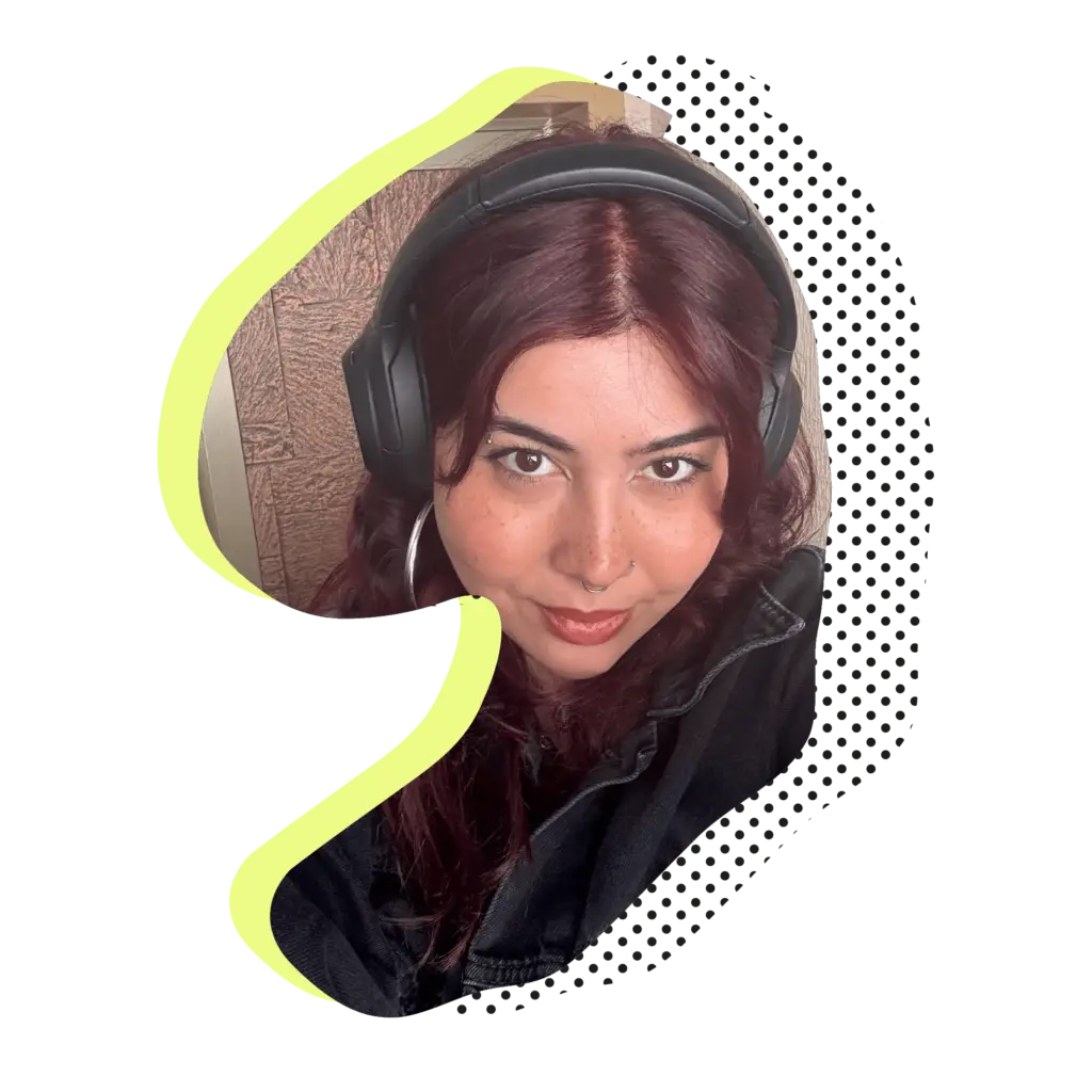 Porträt von Tätowiererin fa1ry mit Kopfhörern.